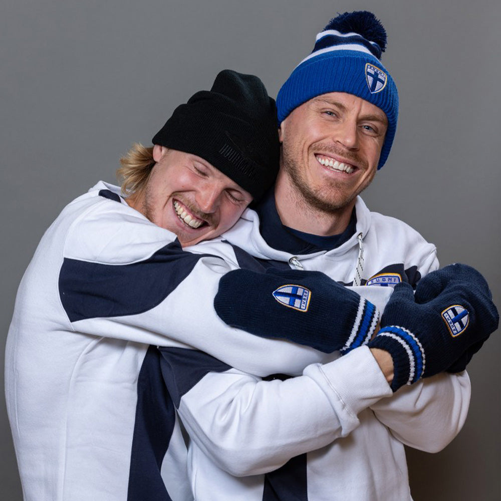 Lämpimät Suomi-logolla varustetut lapaset, joiden sisällä on fleece-vuori.
