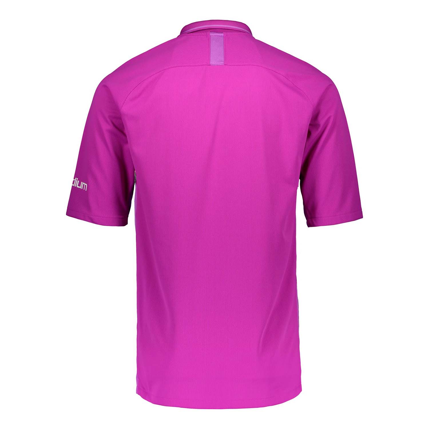 Pinkki, tuomarille tarkoitettu Niken lyhythihainen paita. Niken DRI-Fit materiaali tekee paidasta hengittävän ja pitää ihon kuivana.
