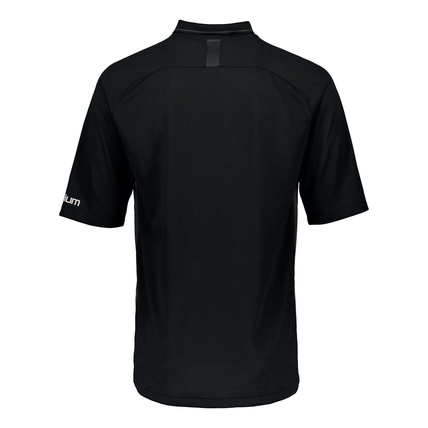 Erotuomarille tarkoitettu musta lyhythihainen paita! Niken laadukas DRI-Fit materiaali takaa hengittävyyden ja siirtää iholta kosteutta paidan ulko-osaan.